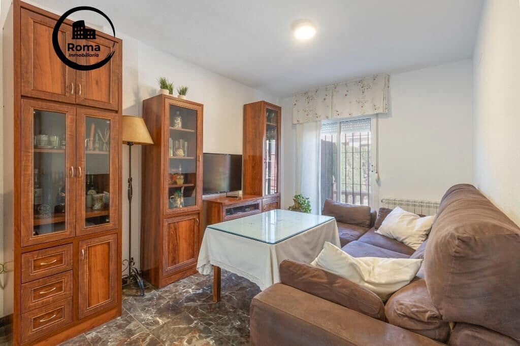 6 soveværelse Semi-Rækkehus til salg i Huetor Vega med swimmingpool garage - € 320.000 (Ref: 9427387)