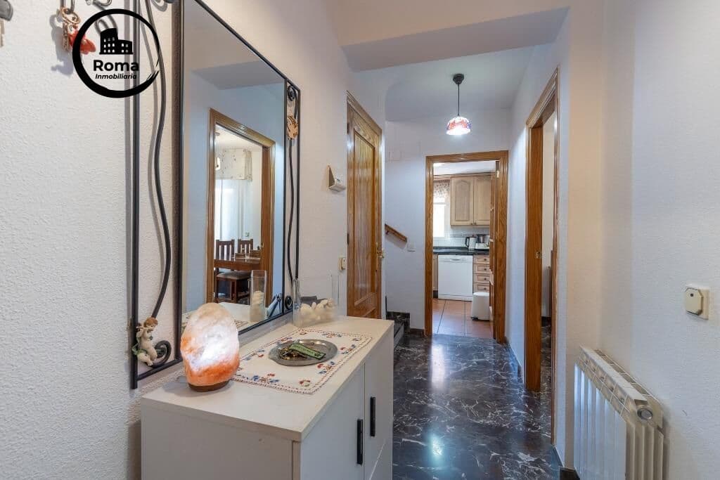 6 soveværelse Semi-Rækkehus til salg i Huetor Vega med swimmingpool garage - € 320.000 (Ref: 9427387)