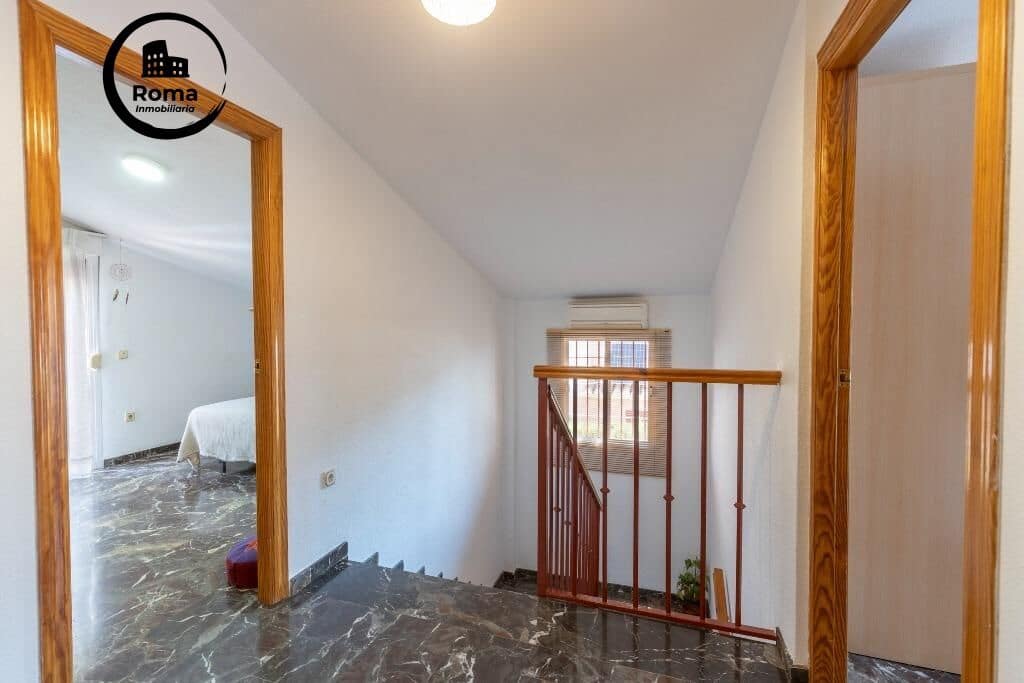 6 soveværelse Semi-Rækkehus til salg i Huetor Vega med swimmingpool garage - € 320.000 (Ref: 9427387)