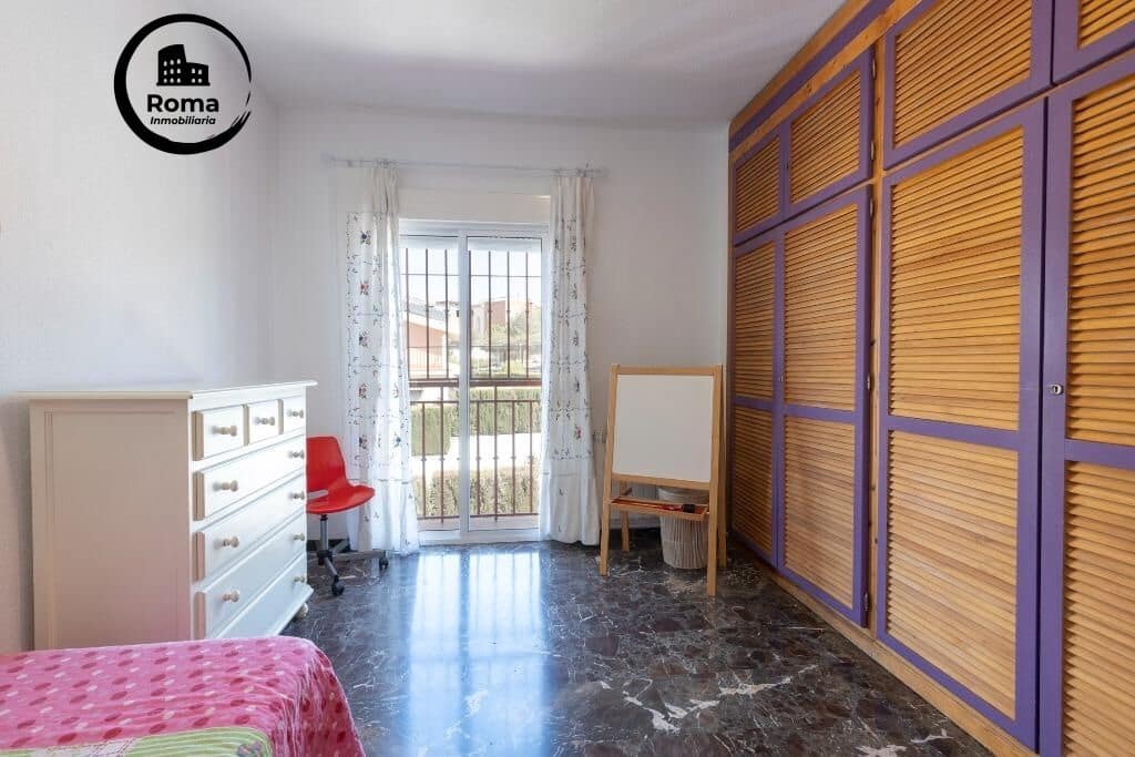 6 soveværelse Semi-Rækkehus til salg i Huetor Vega med swimmingpool garage - € 320.000 (Ref: 9427387)