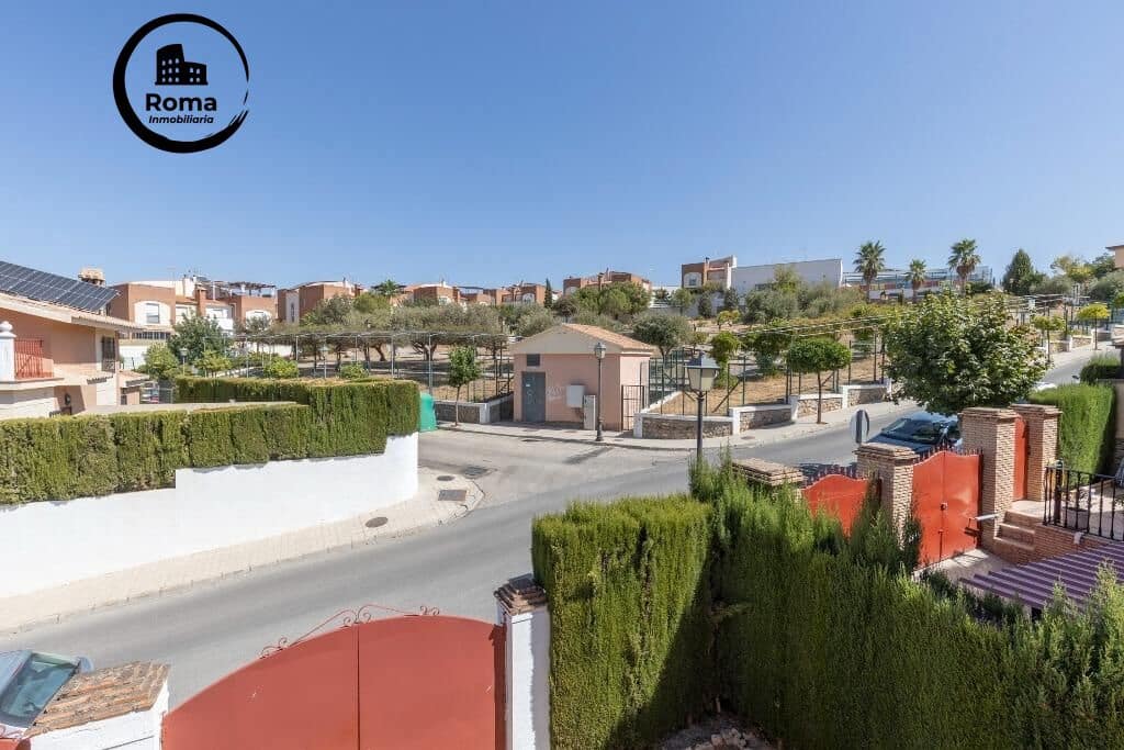 6 soveværelse Semi-Rækkehus til salg i Huetor Vega med swimmingpool garage - € 320.000 (Ref: 9427387)