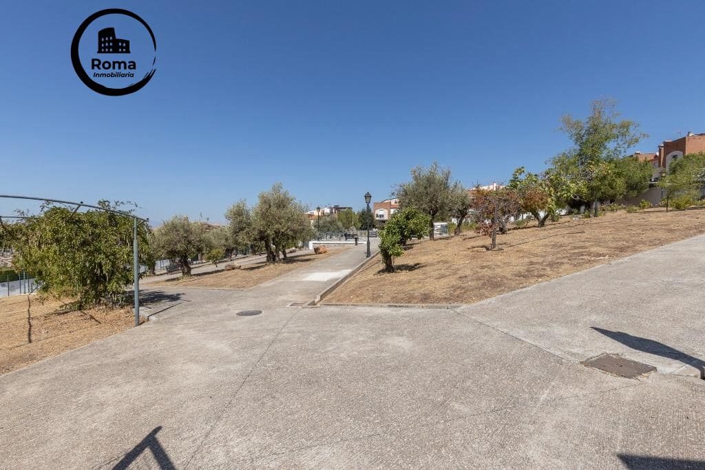 6 soveværelse Semi-Rækkehus til salg i Huetor Vega med swimmingpool garage - € 320.000 (Ref: 9427387)