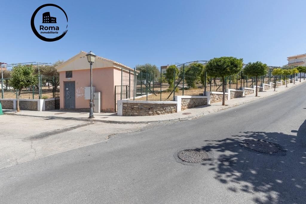 6 soveværelse Semi-Rækkehus til salg i Huetor Vega med swimmingpool garage - € 320.000 (Ref: 9427387)