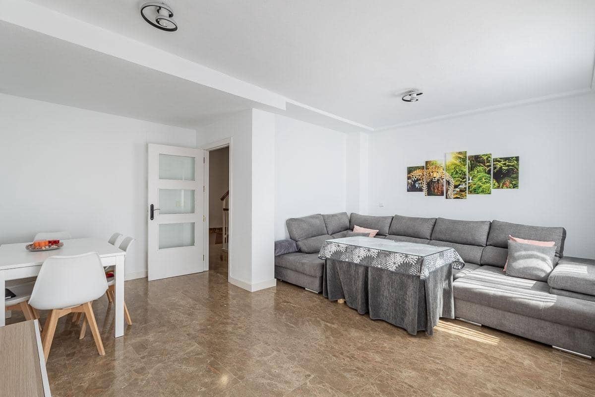 3 bedroom Terraced Villa for sale in Ogijares with garage - € 225,000 (Ref: 9431598)