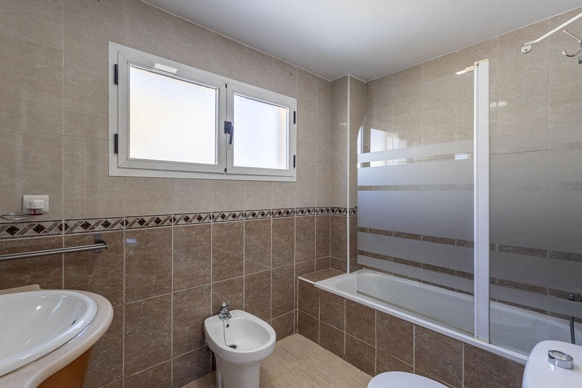 3 bedroom Terraced Villa for sale in Ogijares with garage - € 225,000 (Ref: 9431598)