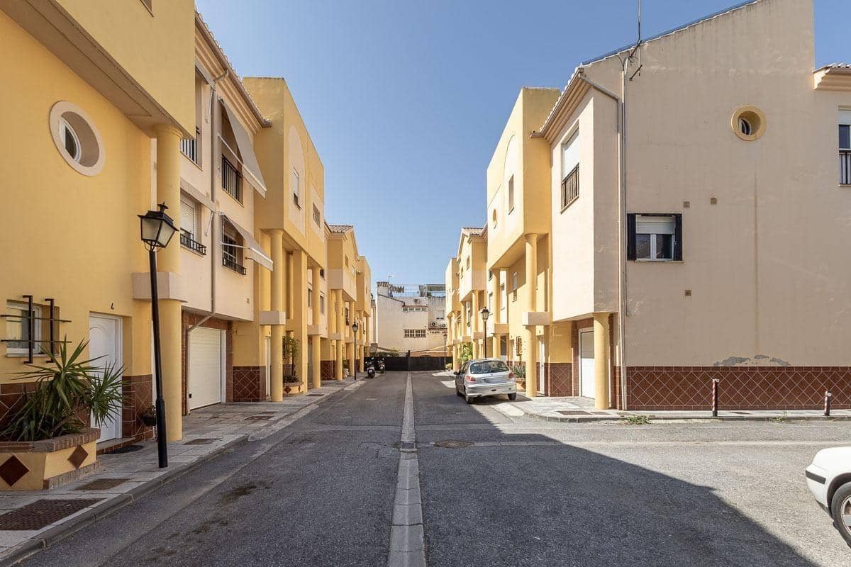 3 bedroom Terraced Villa for sale in Ogijares with garage - € 225,000 (Ref: 9431598)