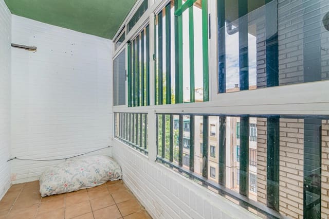 Piso de 3 habitaciones en Granada ciudad en venta con garaje - 114.900 € (Ref: 9435129)