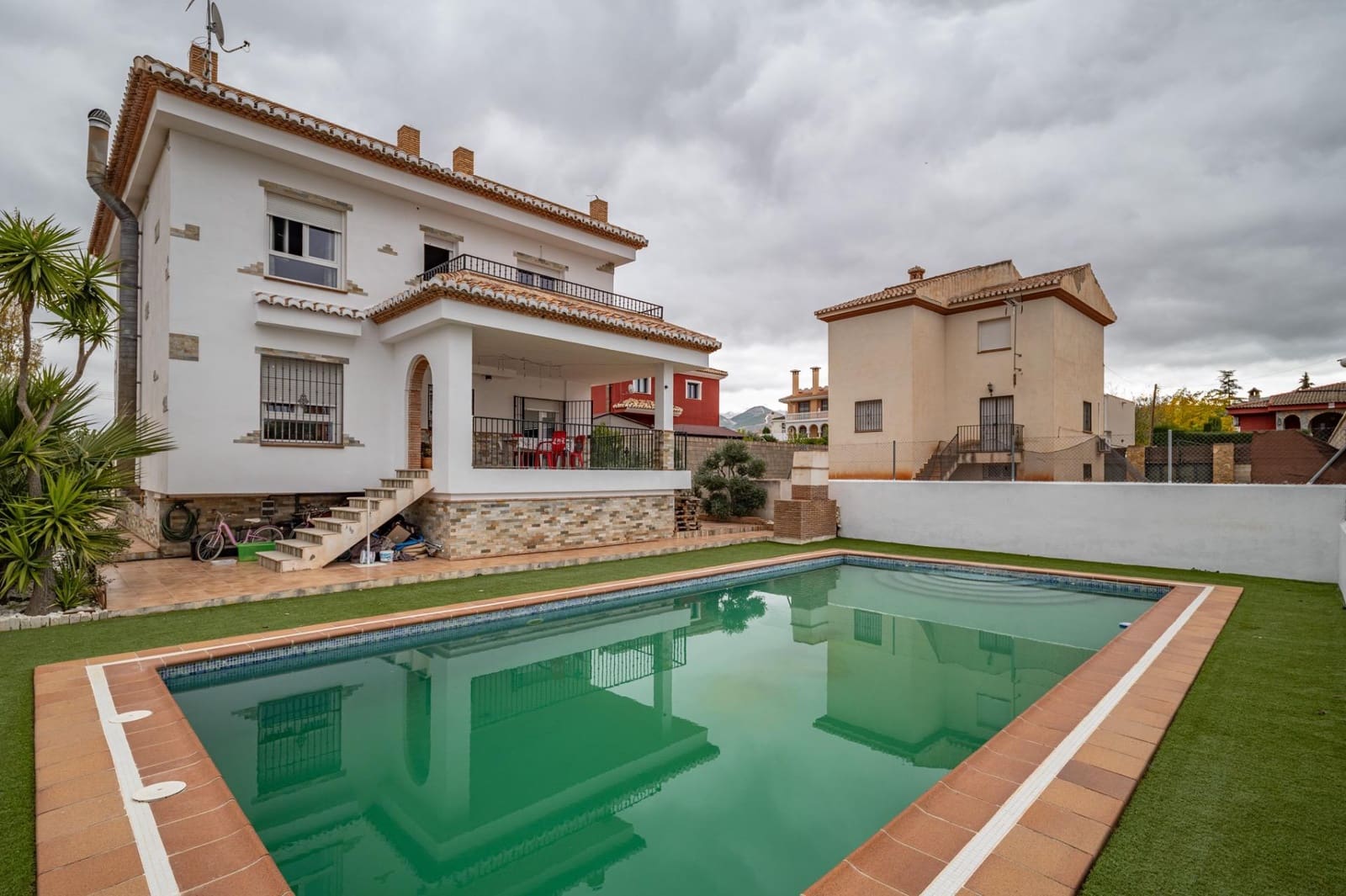 6 bedroom Villa for sale in Otura with pool garage - € 445,000 (Ref: 9435138)