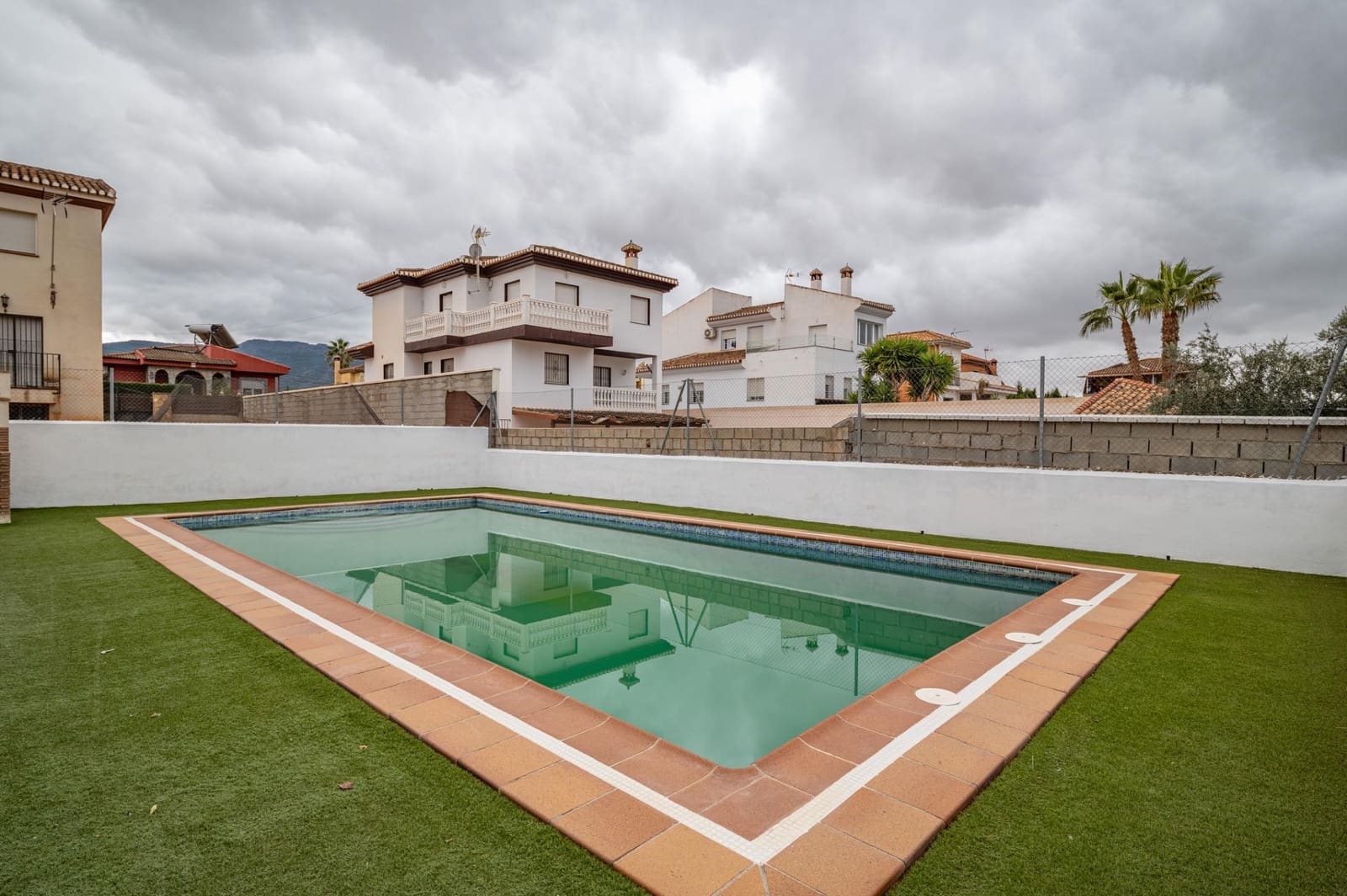 6 bedroom Villa for sale in Otura with pool garage - € 445,000 (Ref: 9435138)