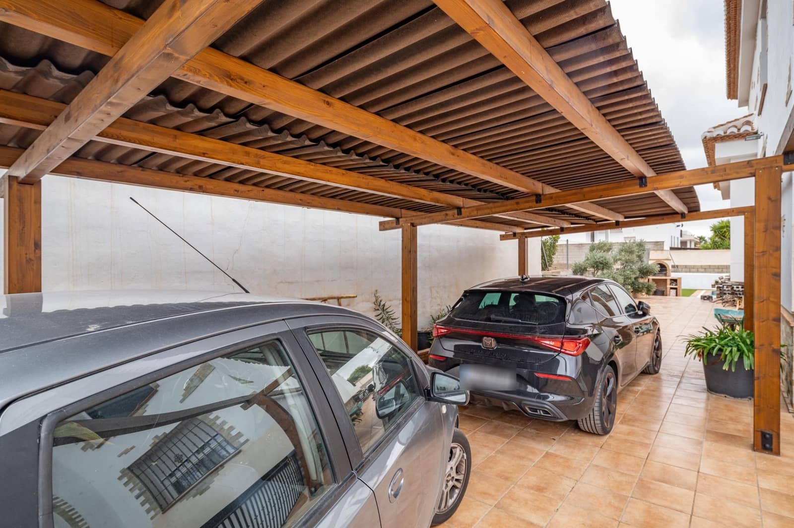 6 bedroom Villa for sale in Otura with pool garage - € 445,000 (Ref: 9435138)