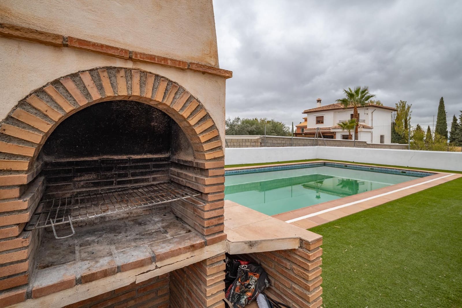 6 bedroom Villa for sale in Otura with pool garage - € 445,000 (Ref: 9435138)