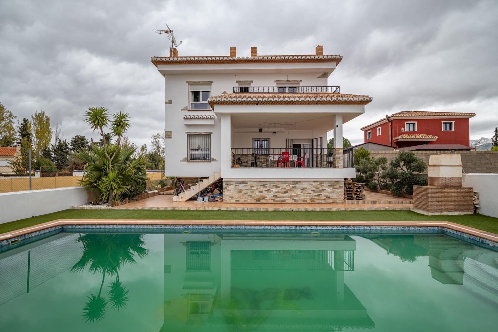 6 bedroom Villa for sale in Otura with pool garage - € 445,000 (Ref: 9435138)
