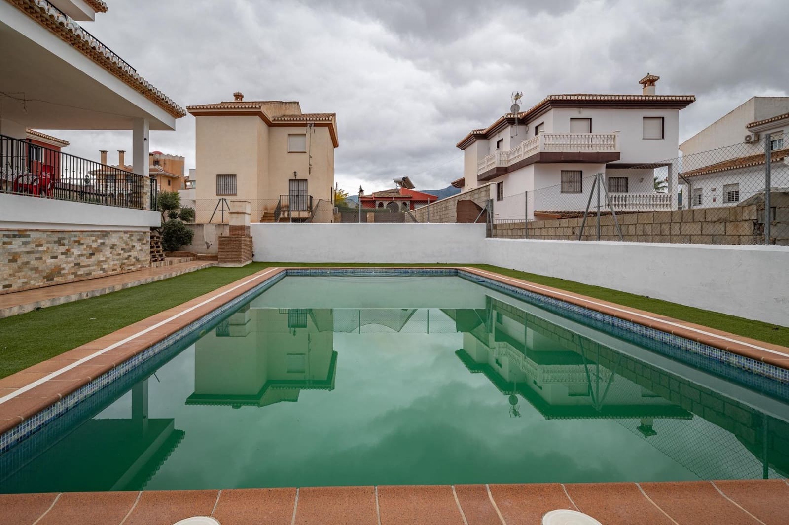 6 bedroom Villa for sale in Otura with pool garage - € 445,000 (Ref: 9435138)