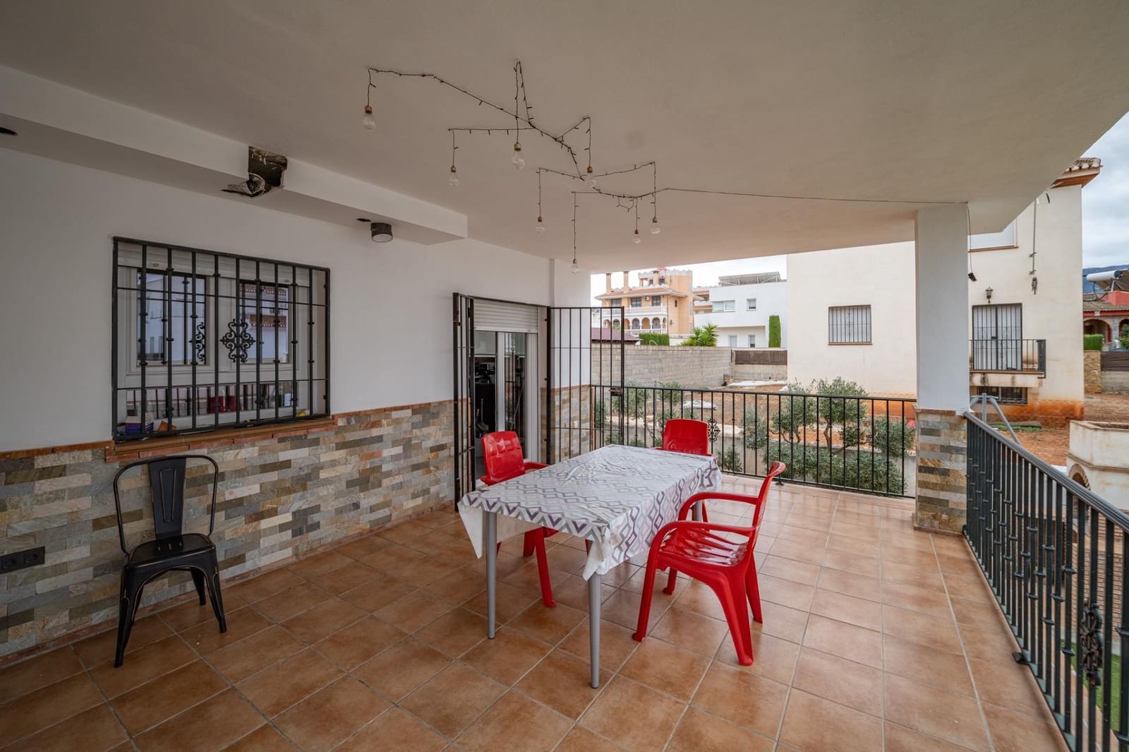 6 bedroom Villa for sale in Otura with pool garage - € 445,000 (Ref: 9435138)