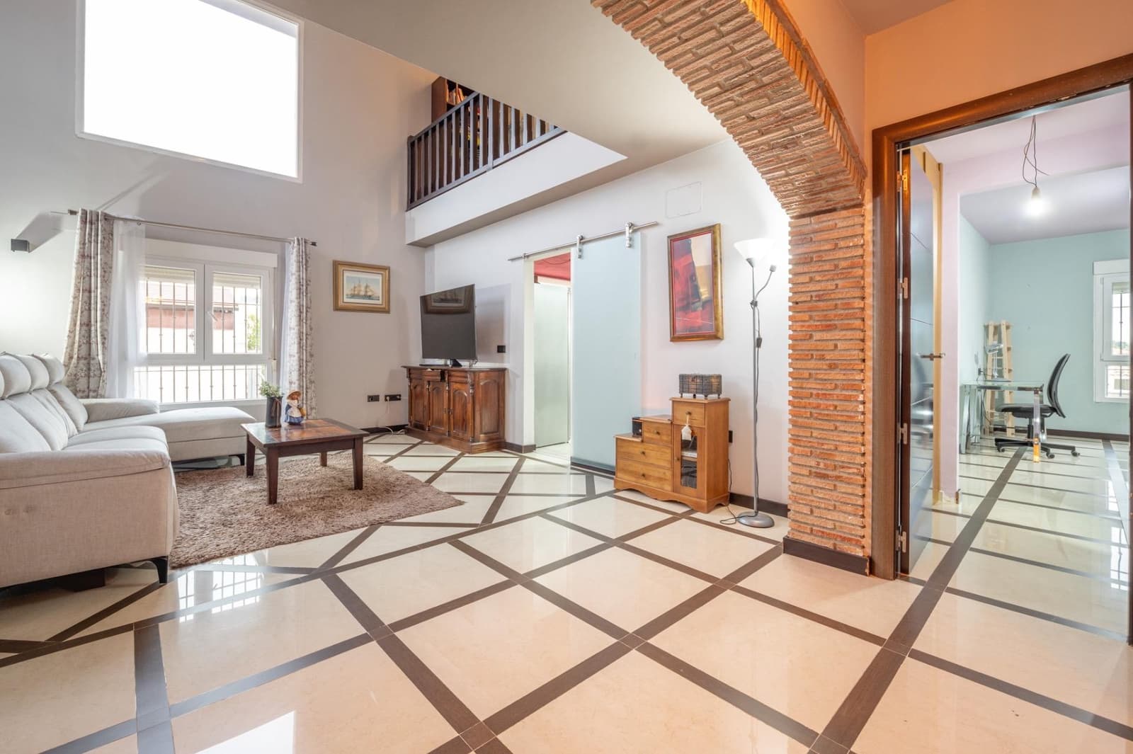 6 bedroom Villa for sale in Otura with pool garage - € 445,000 (Ref: 9435138)