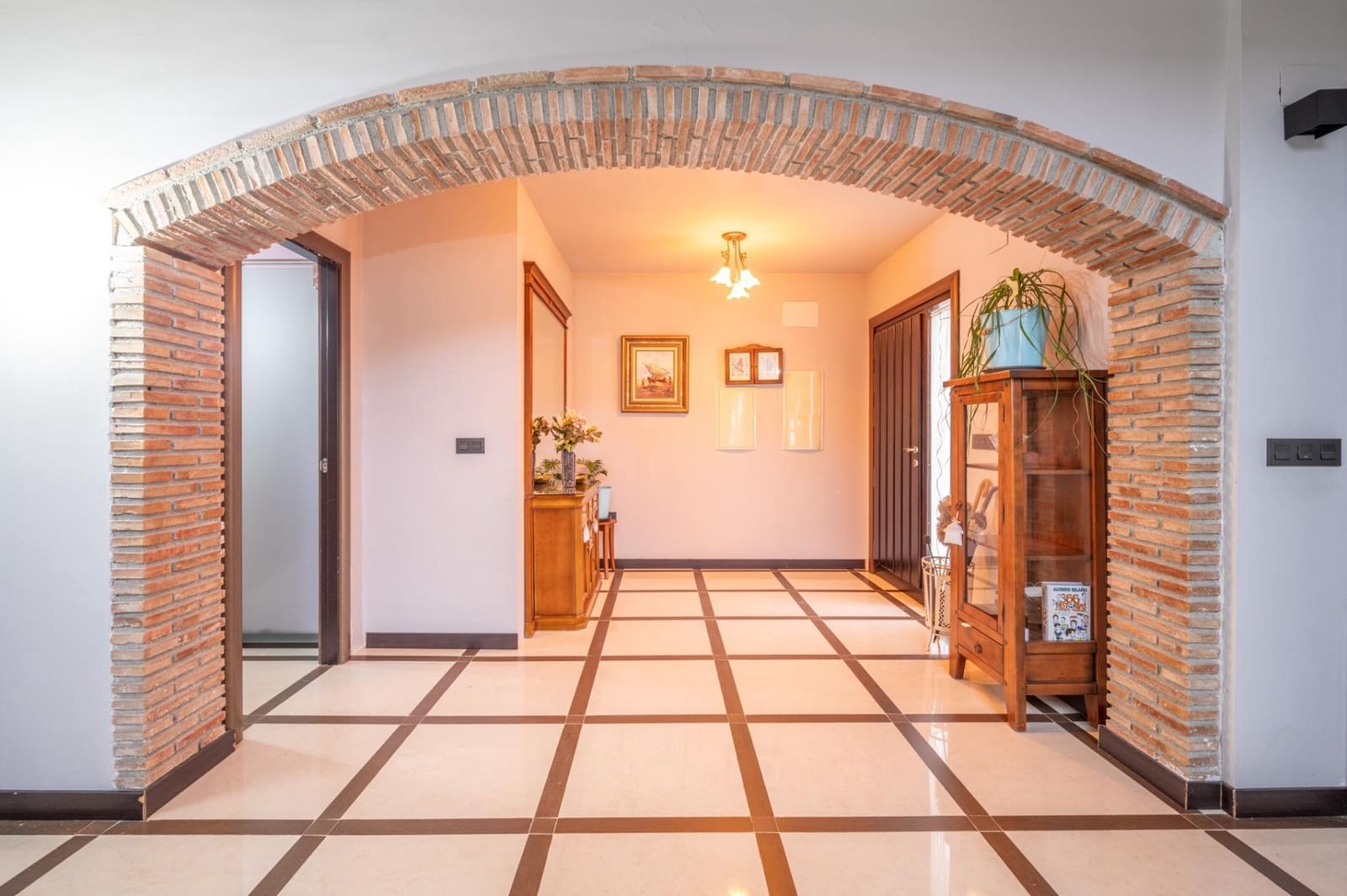 6 bedroom Villa for sale in Otura with pool garage - € 445,000 (Ref: 9435138)