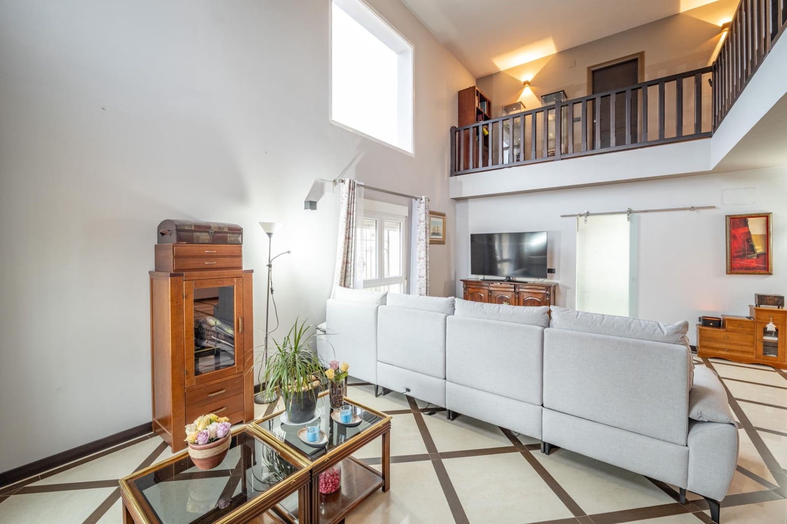 6 bedroom Villa for sale in Otura with pool garage - € 445,000 (Ref: 9435138)