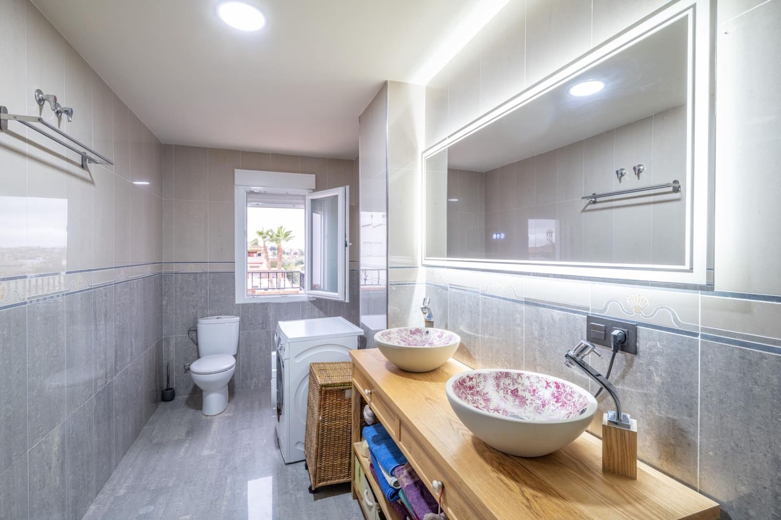 6 bedroom Villa for sale in Otura with pool garage - € 445,000 (Ref: 9435138)