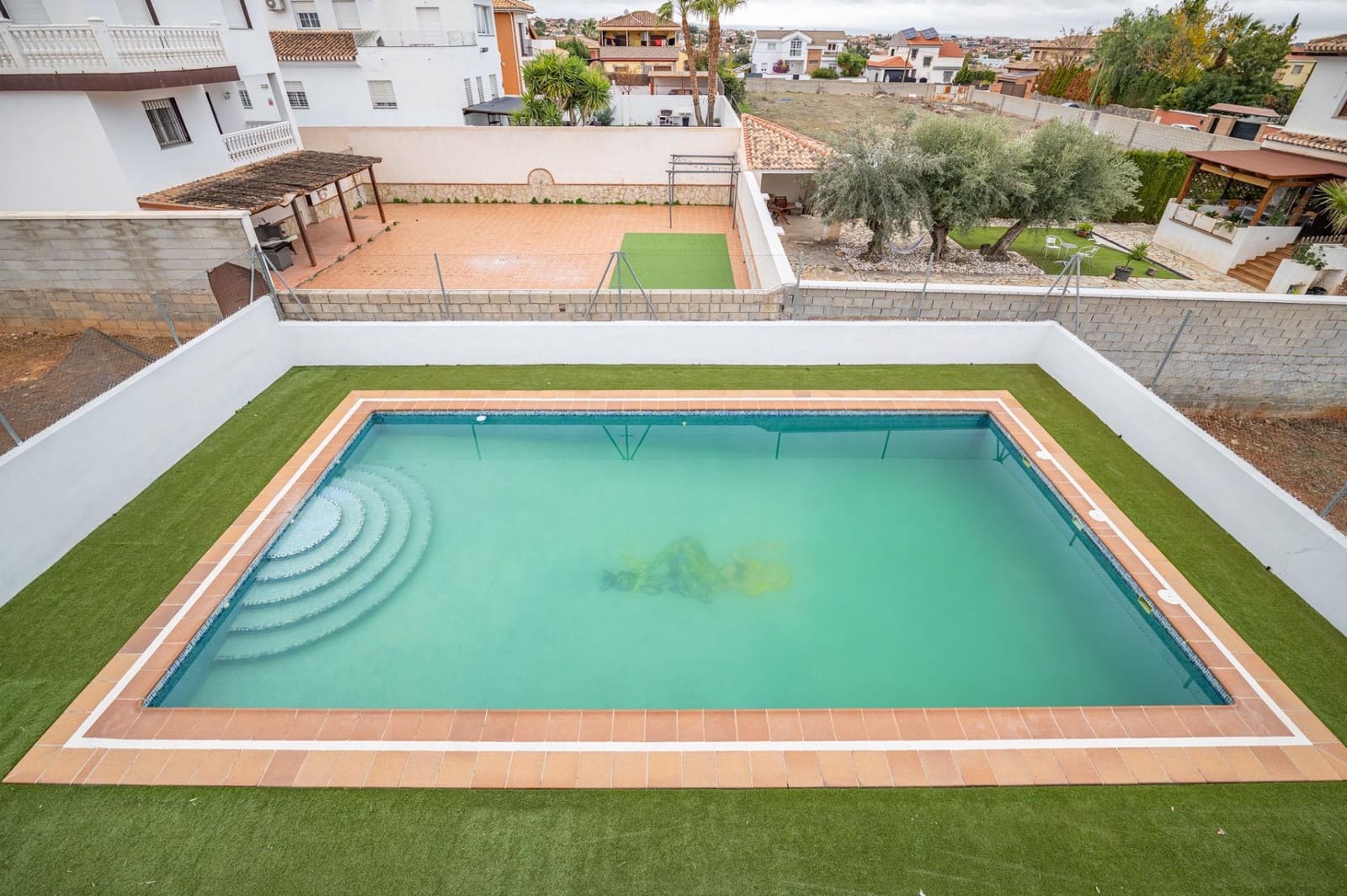 6 bedroom Villa for sale in Otura with pool garage - € 445,000 (Ref: 9435138)