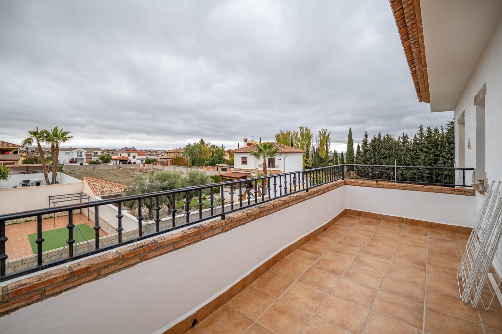 6 bedroom Villa for sale in Otura with pool garage - € 445,000 (Ref: 9435138)