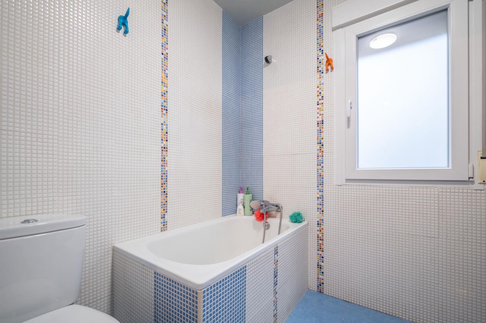 6 bedroom Villa for sale in Otura with pool garage - € 445,000 (Ref: 9435138)