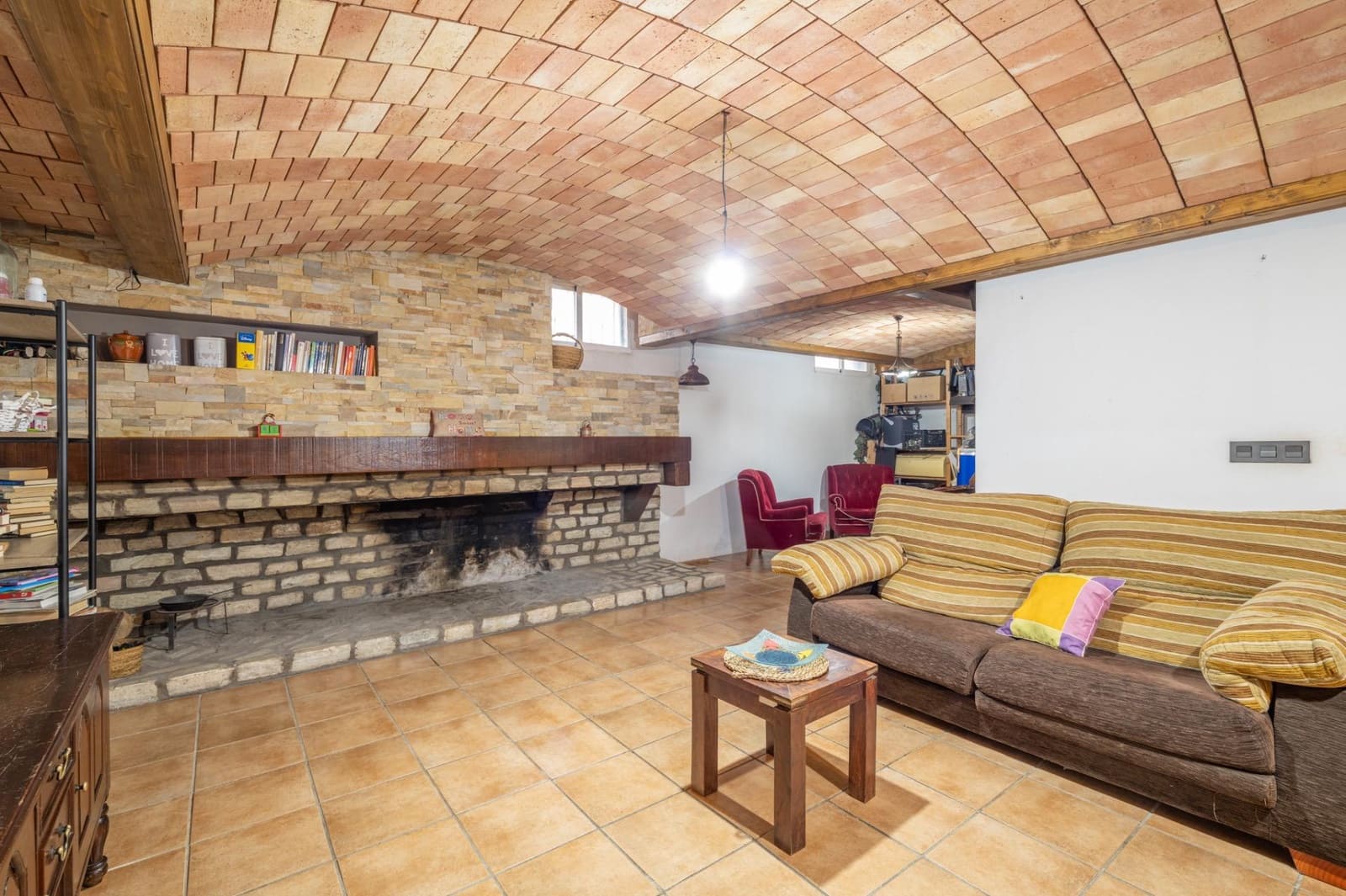 6 bedroom Villa for sale in Otura with pool garage - € 445,000 (Ref: 9435138)