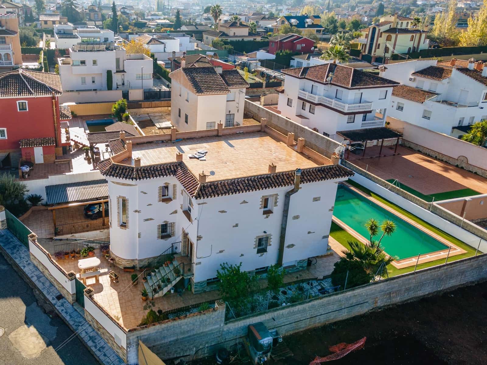 6 bedroom Villa for sale in Otura with pool garage - € 445,000 (Ref: 9435138)