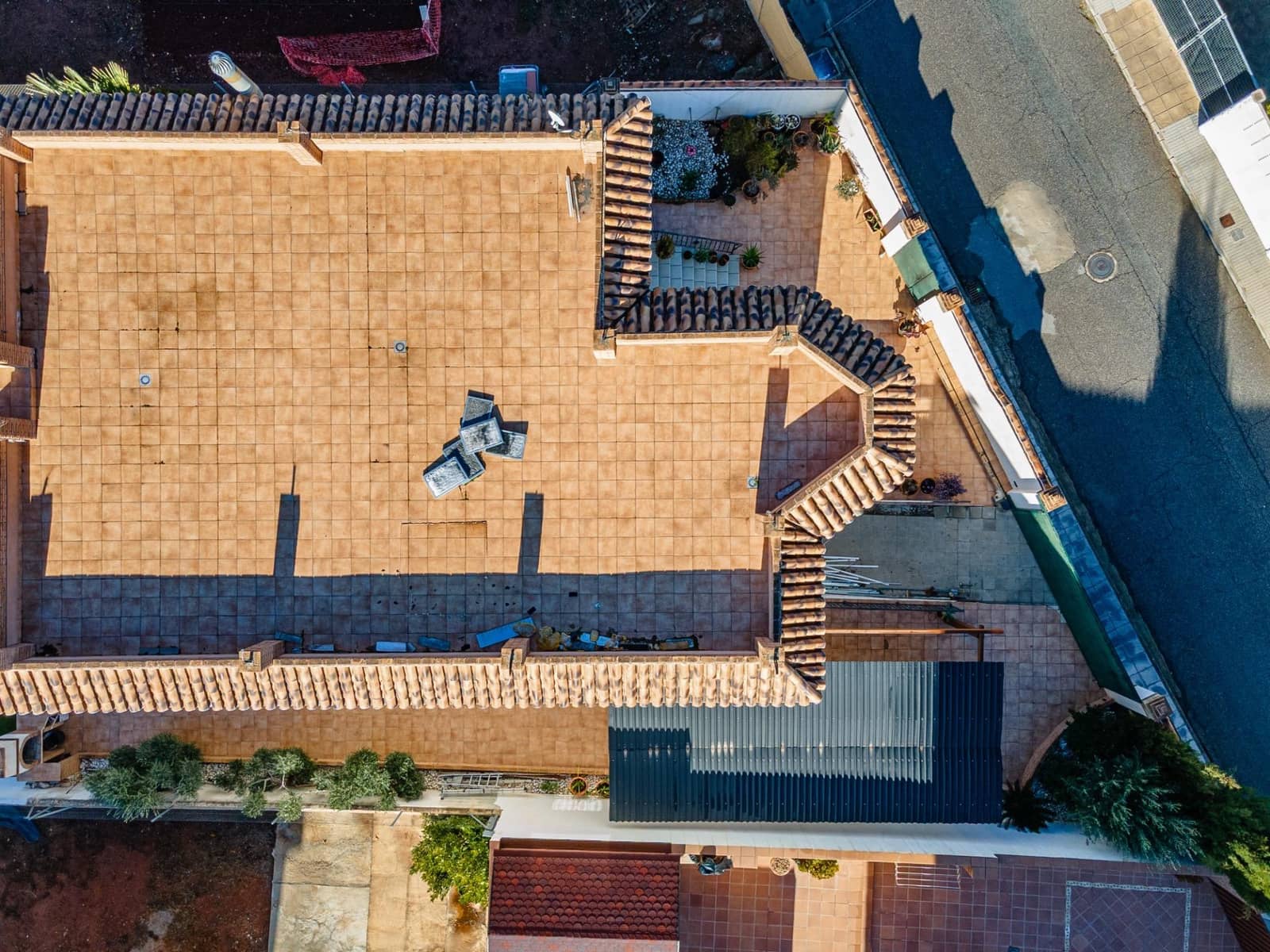 6 bedroom Villa for sale in Otura with pool garage - € 445,000 (Ref: 9435138)