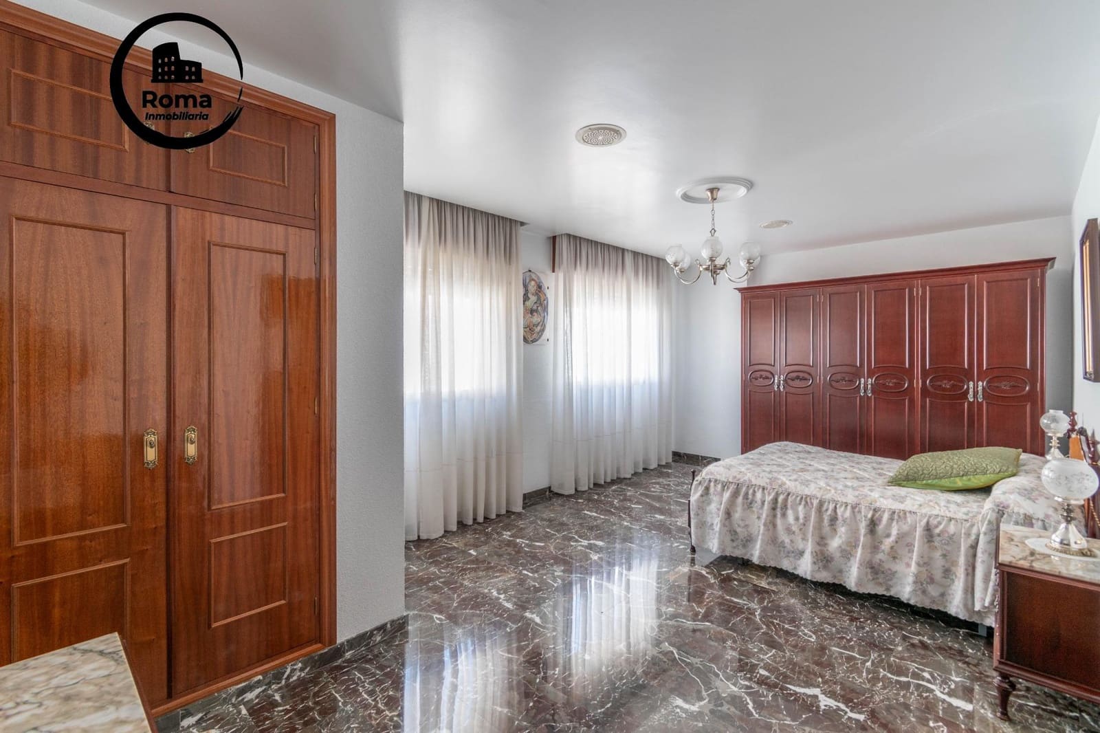 5 camera da letto Villetta Bifamiliare in vendita in Jun con garage - 270.000 € (Rif: 9440710)