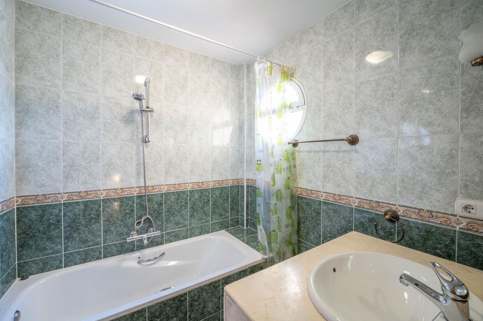 4 soverom Rekkehus til salgs i Cullar Vega med garasje - € 245 000 (Ref: 9446485)