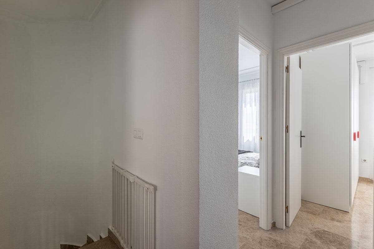 3 sypialnia Dom szeregowy na sprzedaż w Ogijares z garażem - 225 000 € (Ref: 9446488)