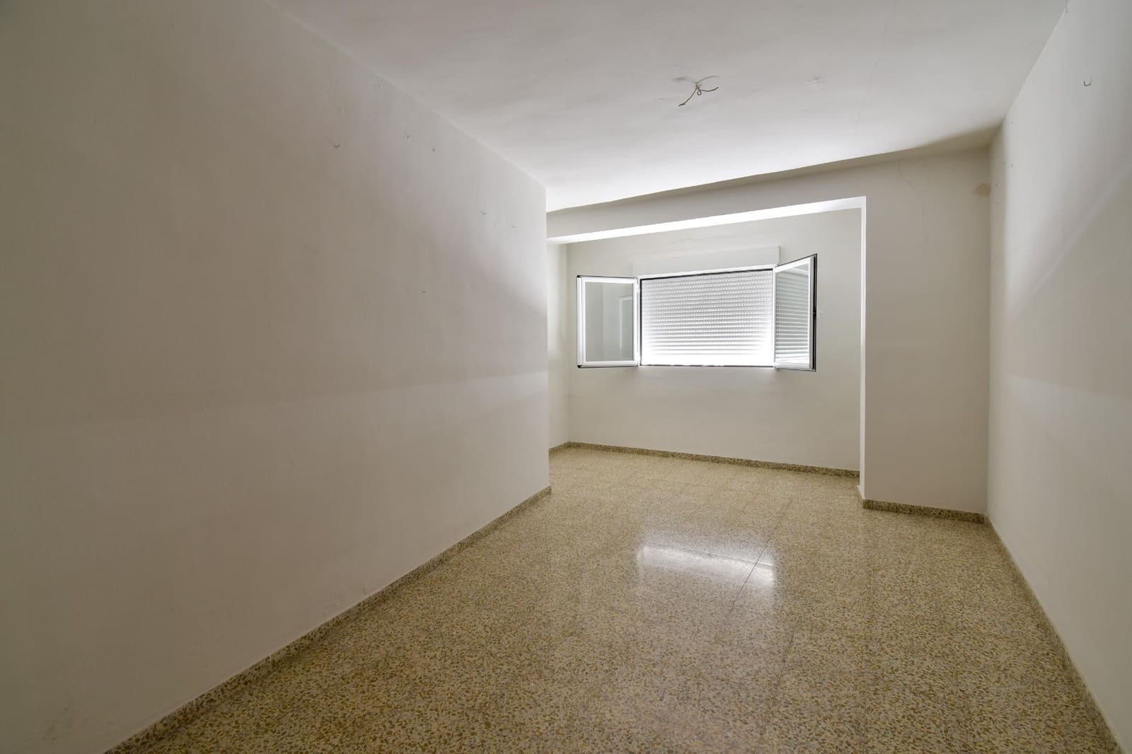 4 bedroom Townhouse for sale in Maracena with garage - € 225,000 (Ref: 9446498)