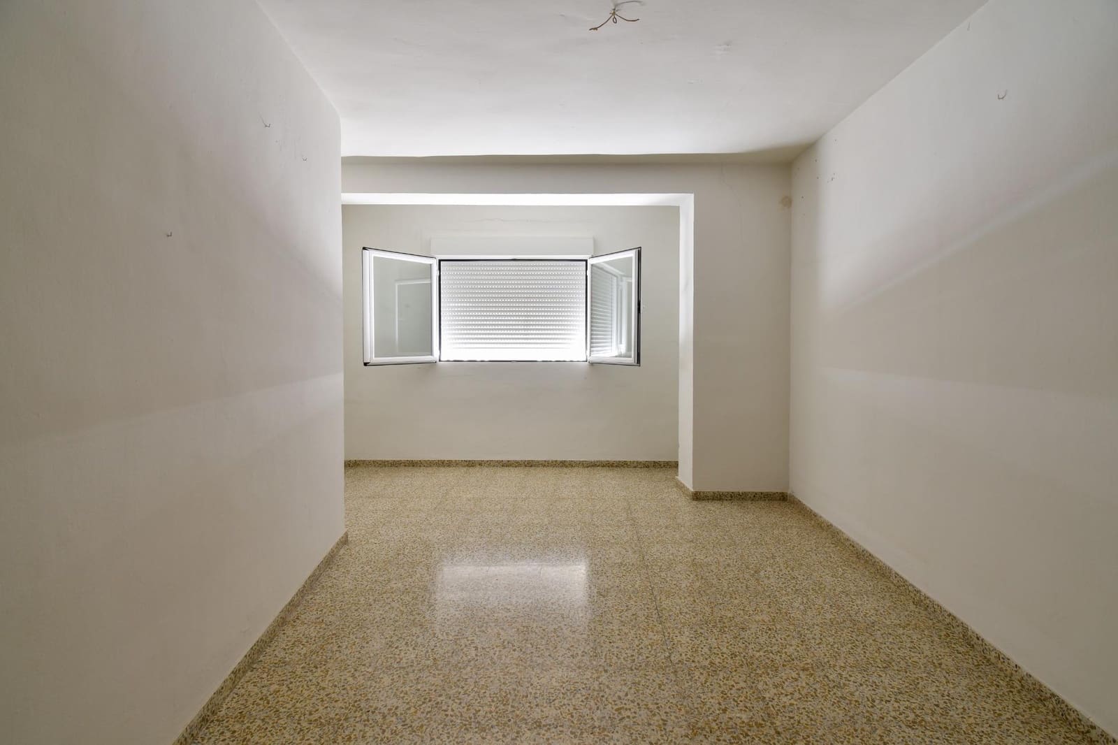 4 bedroom Townhouse for sale in Maracena with garage - € 225,000 (Ref: 9446498)