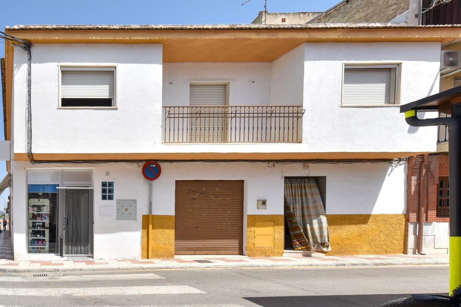 4 bedroom Townhouse for sale in Maracena with garage - € 225,000 (Ref: 9446498)
