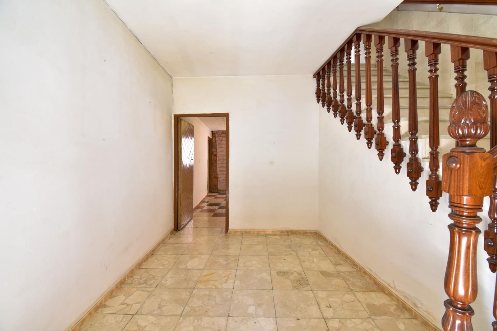 4 bedroom Townhouse for sale in Maracena with garage - € 225,000 (Ref: 9446498)