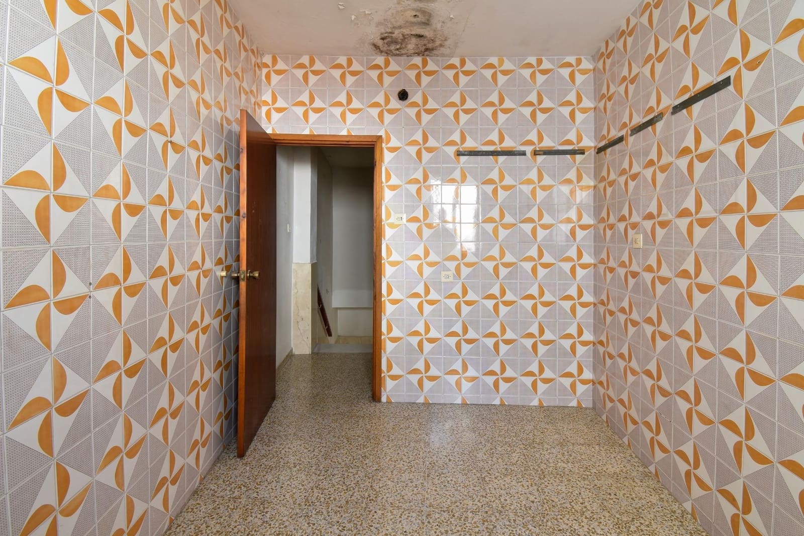 4 bedroom Townhouse for sale in Maracena with garage - € 225,000 (Ref: 9446498)