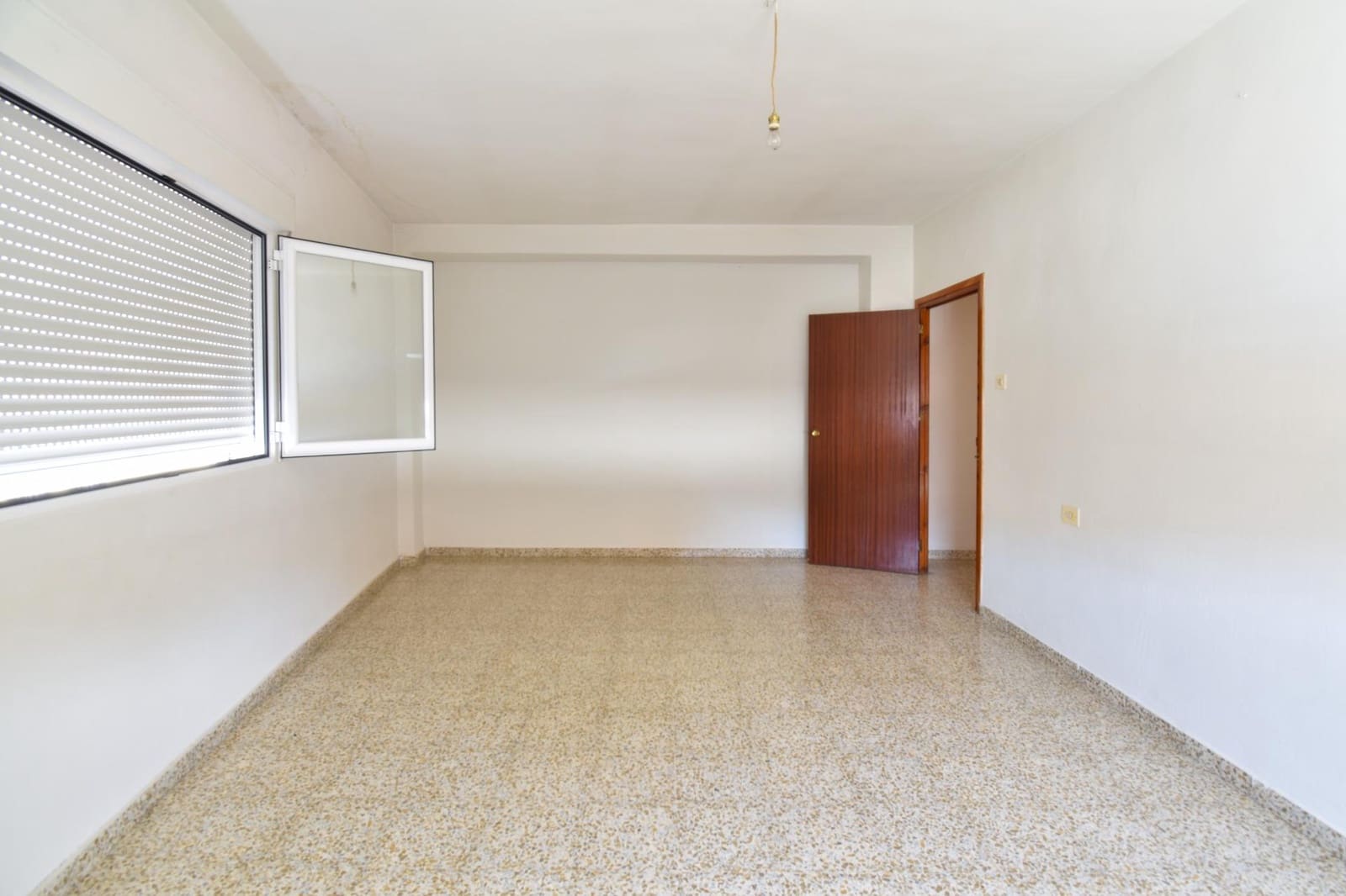 4 bedroom Townhouse for sale in Maracena with garage - € 225,000 (Ref: 9446498)