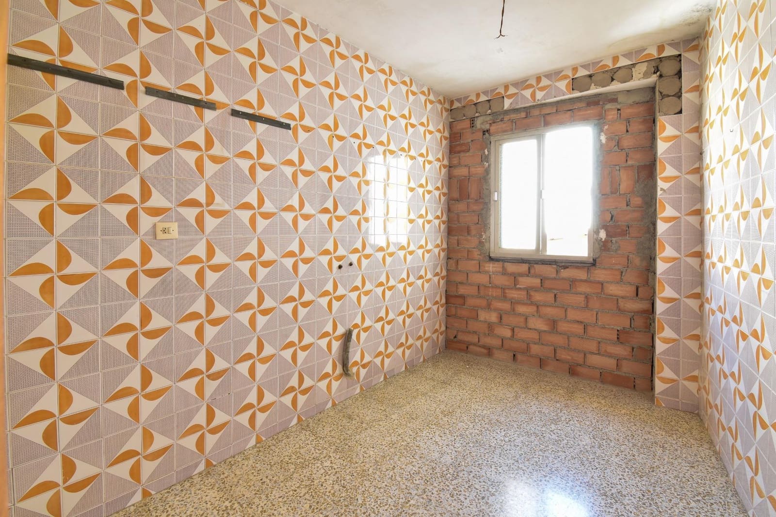 4 bedroom Townhouse for sale in Maracena with garage - € 225,000 (Ref: 9446498)