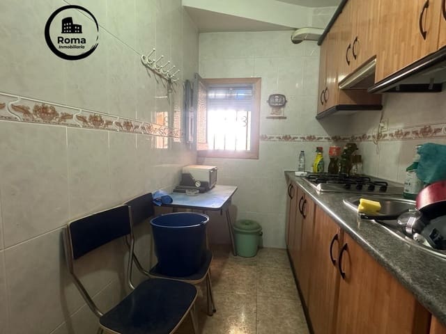 7 slaapkamer Huis te koop in Cádiar met garage - € 69.900 (Ref: 9449444)