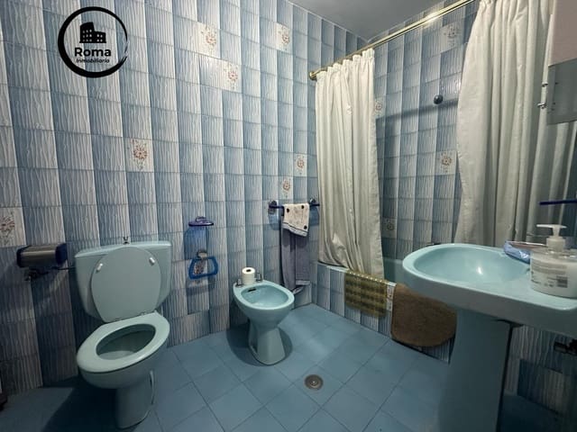 7 slaapkamer Huis te koop in Cádiar met garage - € 69.900 (Ref: 9449444)