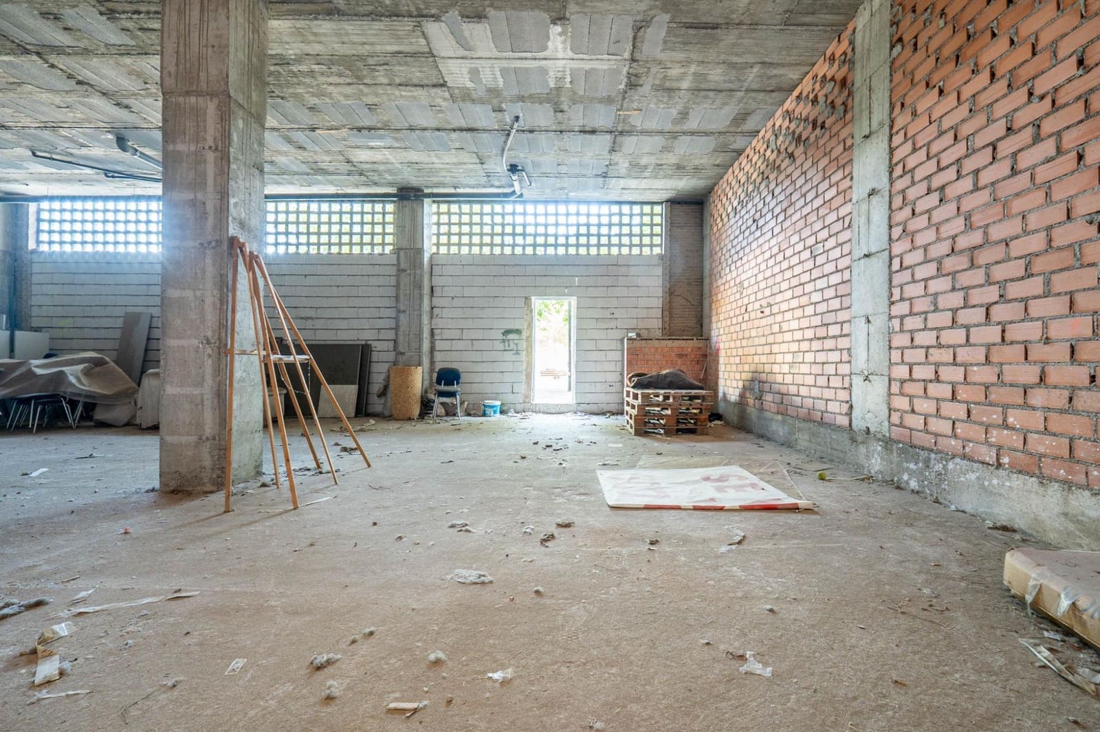 Erhverv til salg i Granada by - € 299.000 (Ref: 9450313)