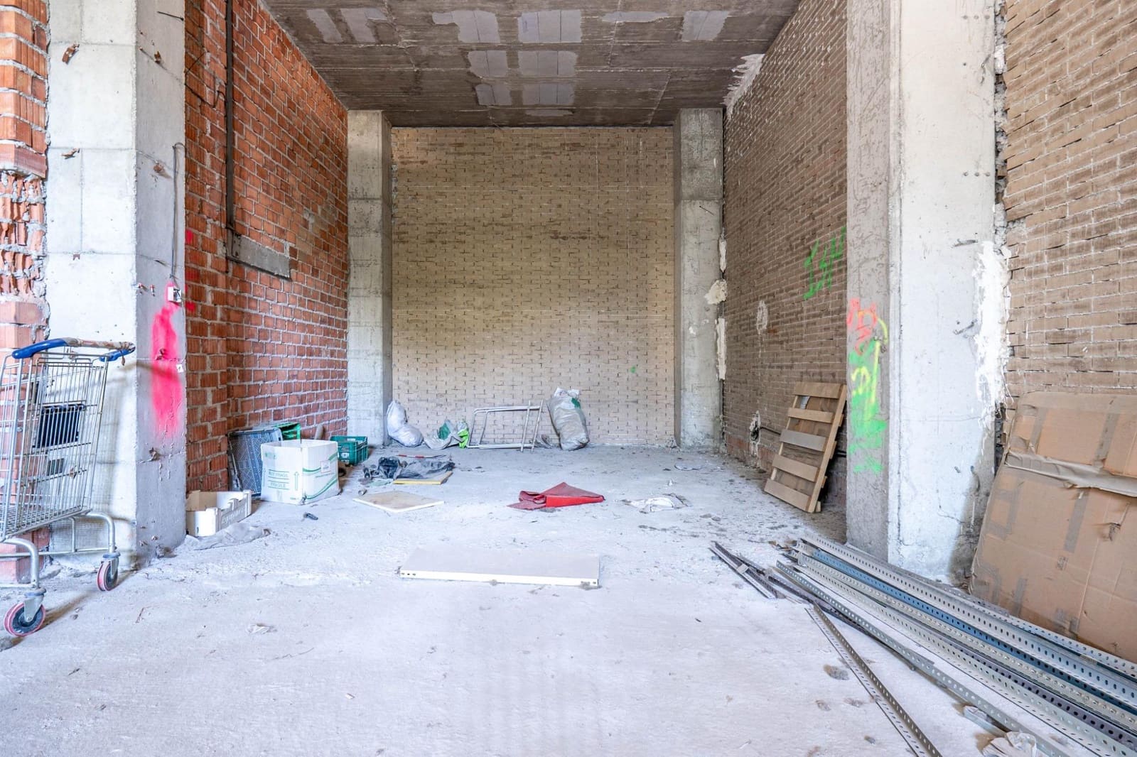 Erhverv til salg i Granada by - € 299.000 (Ref: 9450313)