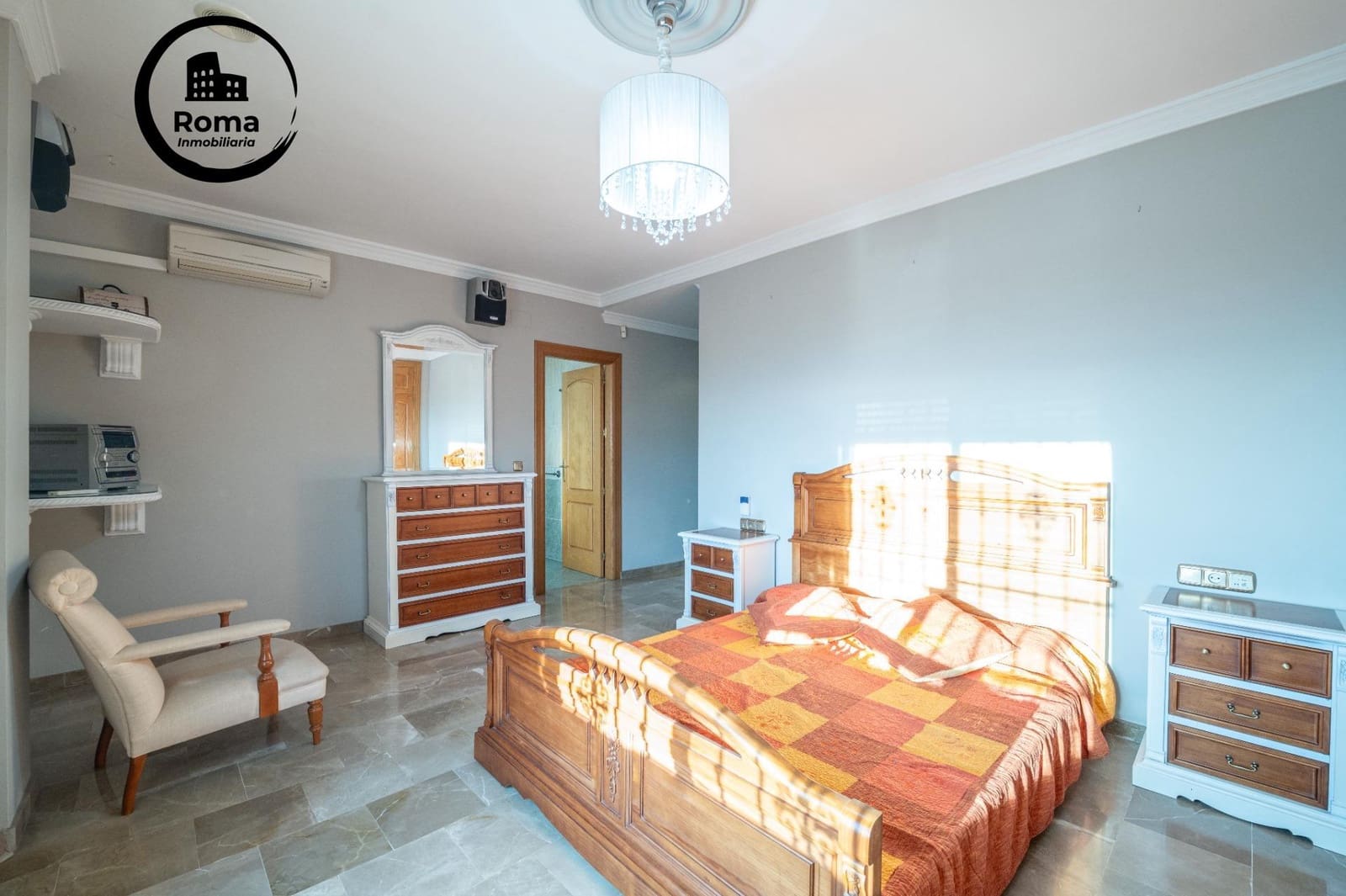 5 slaapkamer Villa te koop in Granada stad met garage - € 440.000 (Ref: 9450314)