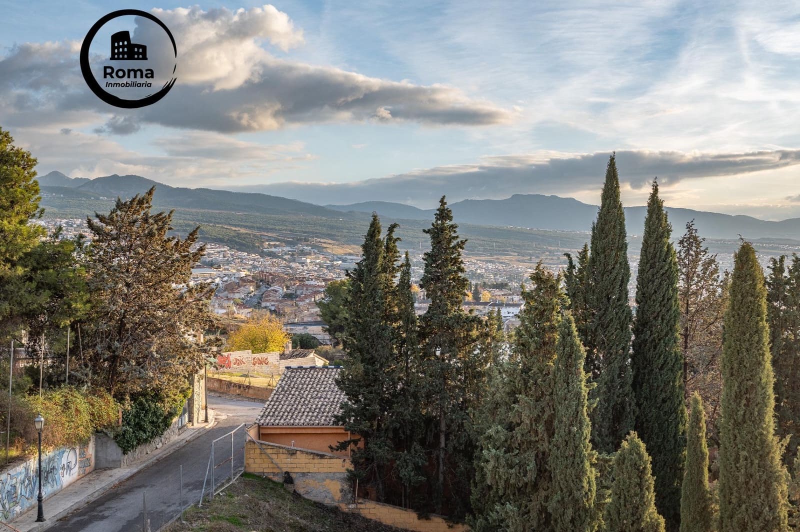 5 slaapkamer Villa te koop in Granada stad met garage - € 440.000 (Ref: 9450314)