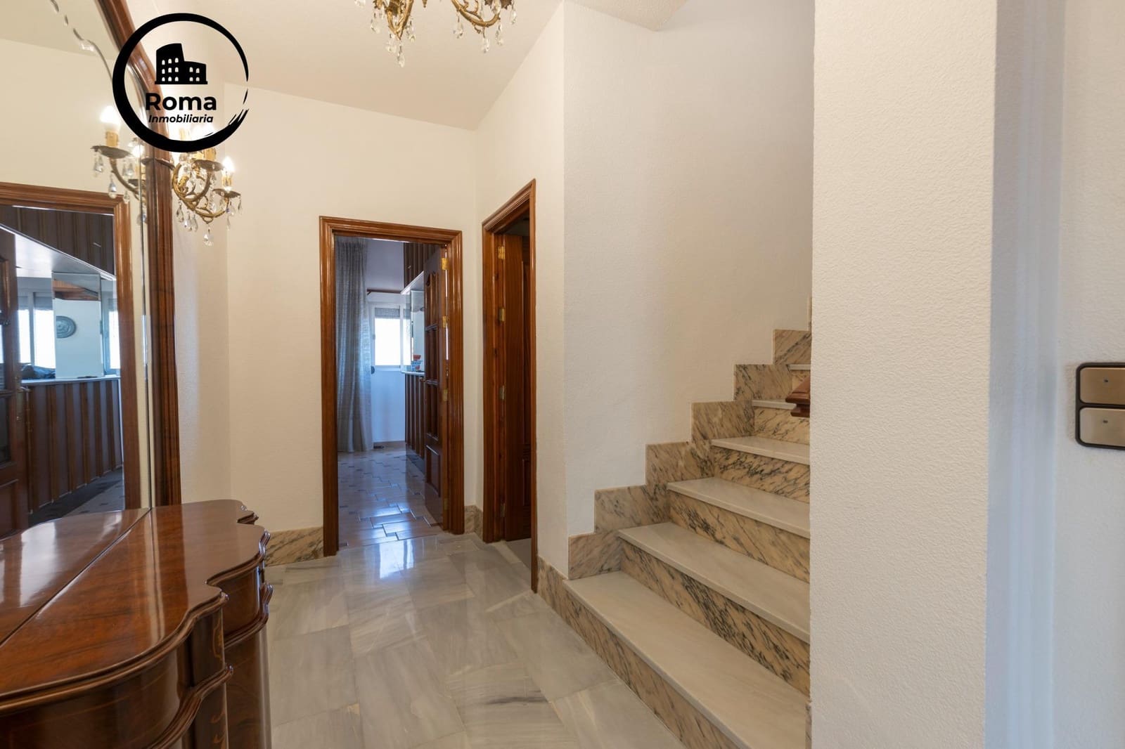 10 bedroom Semi-detached Villa for sale in Jun with garage - € 540,000 (Ref: 9450333)