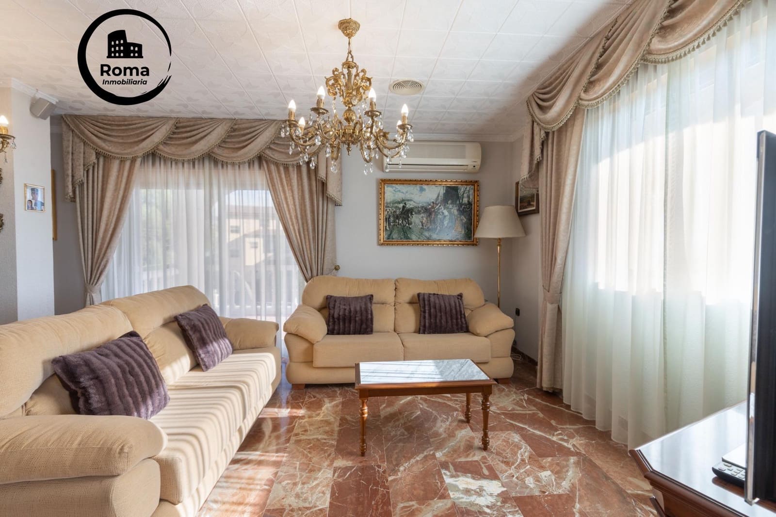 10 bedroom Semi-detached Villa for sale in Jun with garage - € 540,000 (Ref: 9450333)