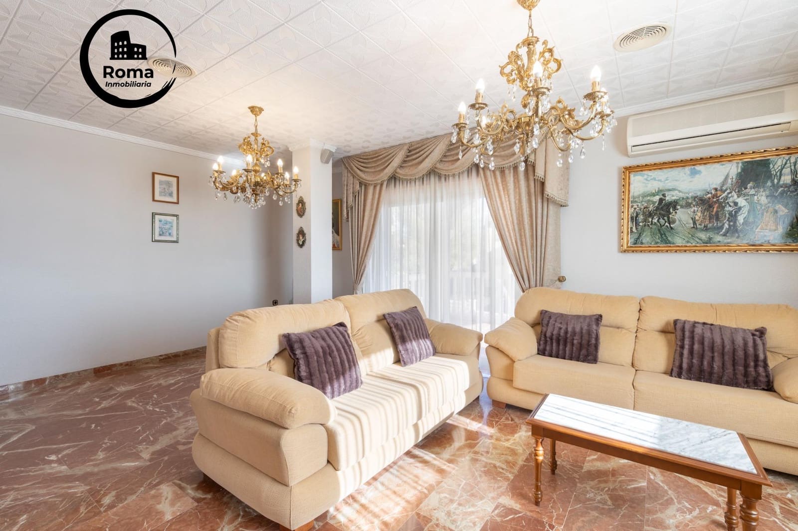 10 bedroom Semi-detached Villa for sale in Jun with garage - € 540,000 (Ref: 9450333)
