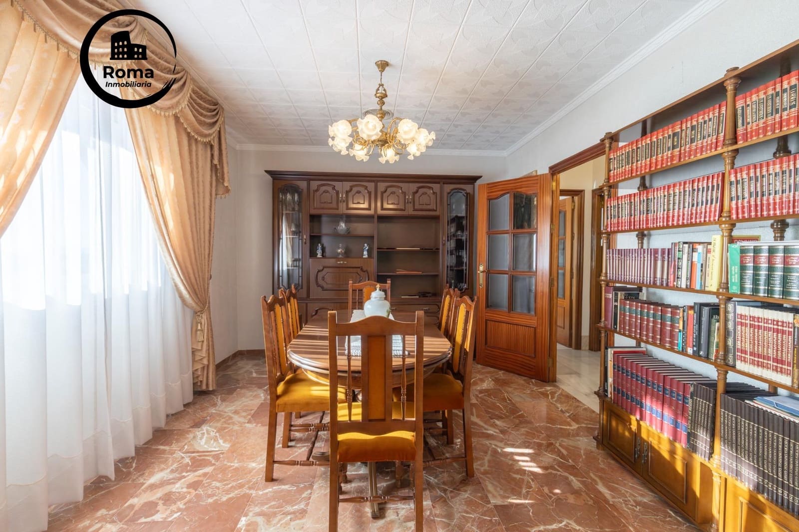 10 bedroom Semi-detached Villa for sale in Jun with garage - € 540,000 (Ref: 9450333)