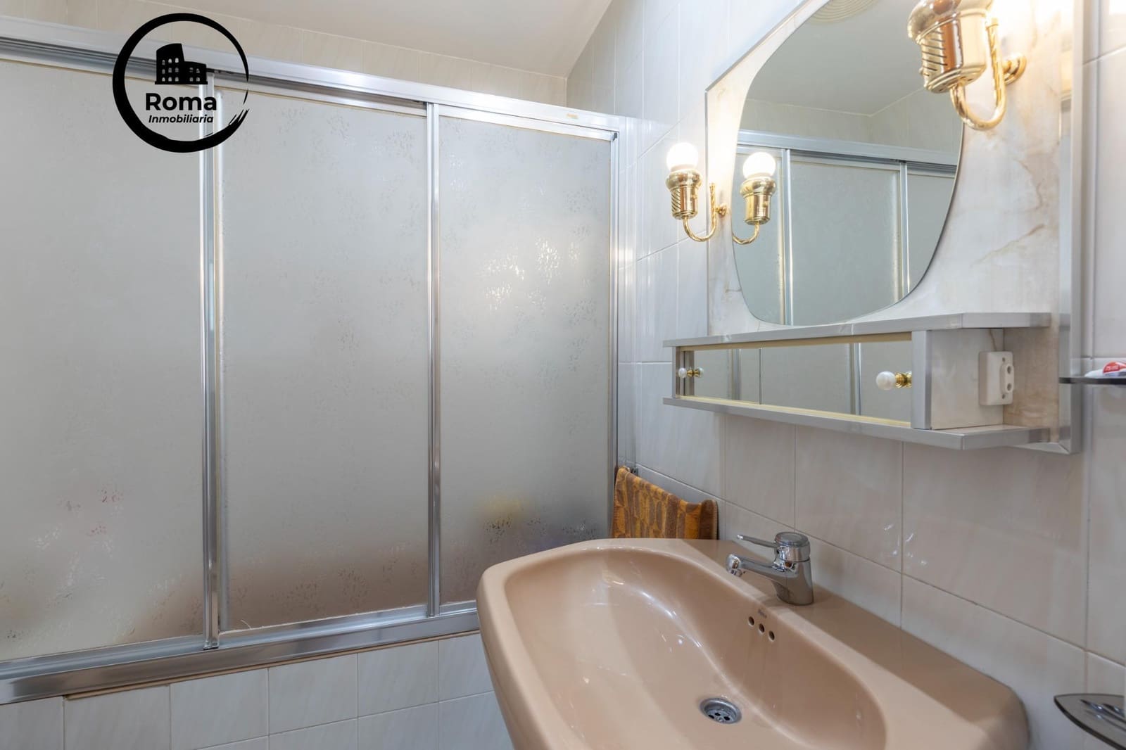 10 bedroom Semi-detached Villa for sale in Jun with garage - € 540,000 (Ref: 9450333)