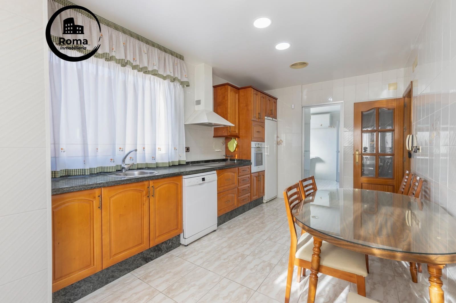 10 bedroom Semi-detached Villa for sale in Jun with garage - € 540,000 (Ref: 9450333)